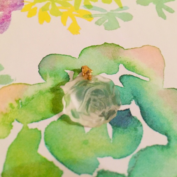 🌹Acrylic Rose Pendant🌹 - Picture 1 of 5